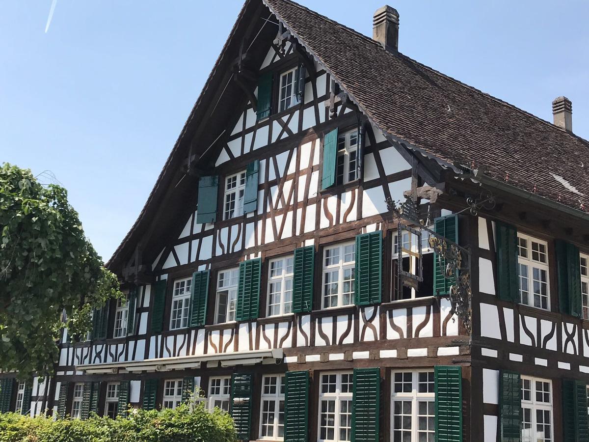 Gasthaus zum Goldenen Kreuz Rafz Exterior foto
